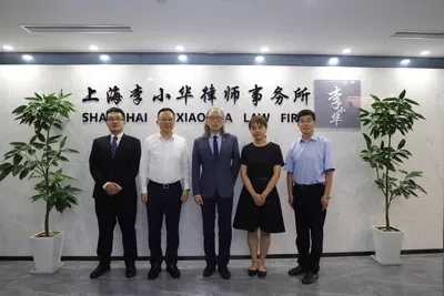Tang Hong (second from left), Secretary of the Political and Legal Affairs Commission of Huangpu District, Shanghai, and Wang Jianzhong (first from right), Secretary of the Party Committee and Director of the Huangpu District Judicial Bureau, visited and researched Li Xiaohua Law Firm
